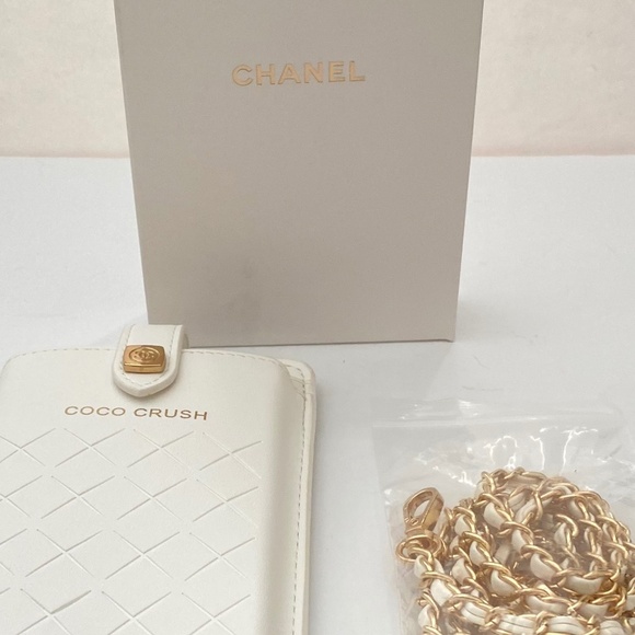 CHANEL Limited Edition Coco White Crossbody/Phone Case/Card holder NEW FREE gift - Picture 11 of 12